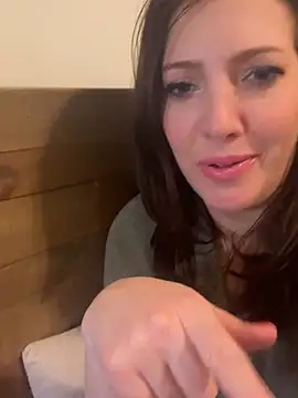 Snapshot of hollyharmd chatting on 02/28/26, 07:42 hollyharmd online show from 02/28/26, 07:42