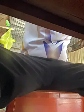 hoang15075 online show from 04/12/26, 12:59