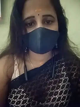 Snapshot of Tamil_Rani- chatting on 05/17/26, 10:06 Tamil Rani- online show from 05/17/26, 10:06