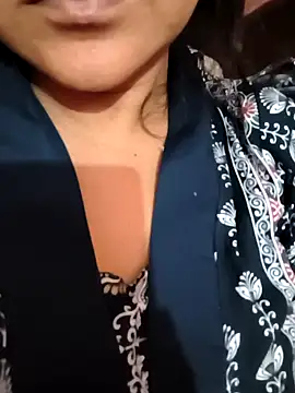 Snapshot of MUSKAN_786786- chatting on 02/28/26, 04:19 MUSKAN 786786- online show from 02/28/26, 04:19