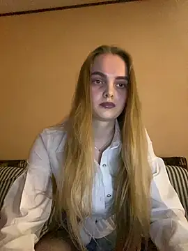 Snapshot of LunaVey chatting on 03/29/26, 05:02 LunaVey online show from 03/29/26, 05:02