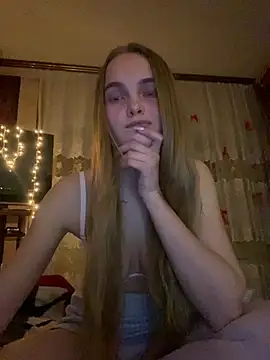 Snapshot of LunaVey chatting on 04/14/26, 05:52 LunaVey online show from 04/14/26, 05:52