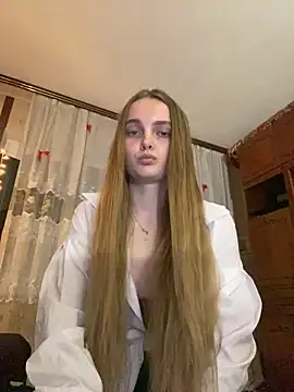 LunaVey online show from 06/12/26, 06:18
