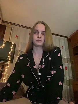 LunaVey online show from 06/18/26, 06:23