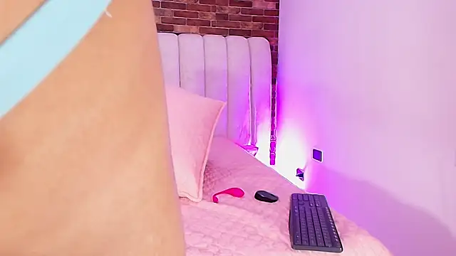 sofi velezz online show from 04/27/26, 11:52