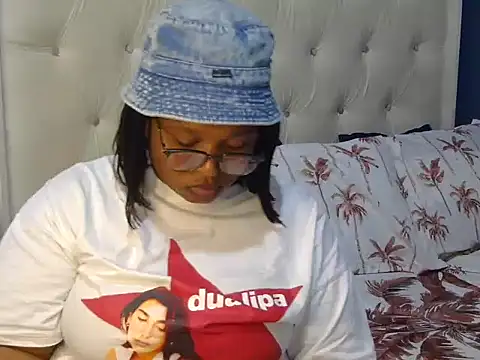Cuddle Zee online show from 05/05/26, 02:25