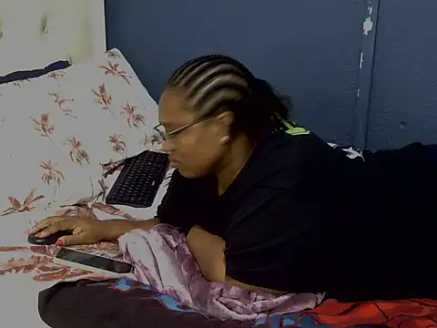 Cuddle Zee online show from 05/06/26, 02:29
