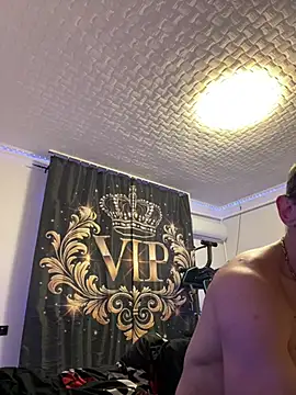 Snapshot of Hugo1993 chatting on 07/15/26, 04:12 Hugo1993 online show from 07/15/26, 04:12