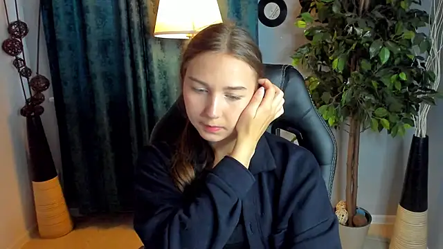 OliviaLang online show from 05/22/26, 11:05