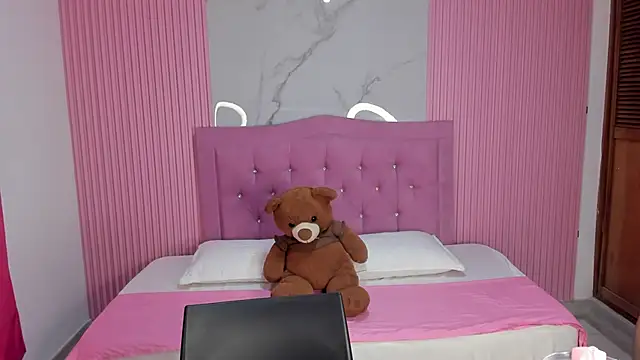 Mily17  online show from 04/13/26, 10:54