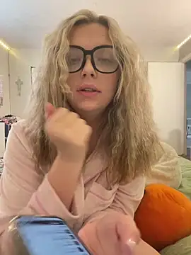 imkhloe online show from 03/27/26, 10:42