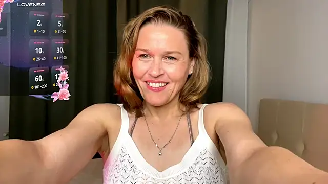 Snapshot of Lizacams chatting on 05/22/26, 04:01 Lizacams online show from 05/22/26, 04:01