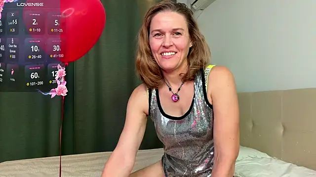 Snapshot of Lizacams chatting on 06/23/26, 04:49 Lizacams online show from 06/23/26, 04:49