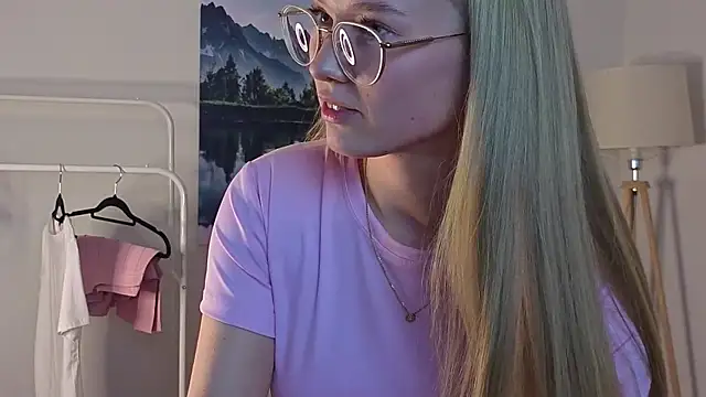 Snapshot of RethaSteimer chatting on 03/03/26, 10:43 RethaSteimer online show from 03/03/26, 10:43