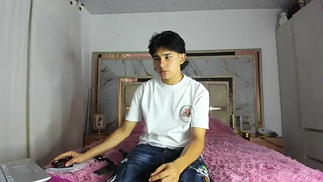 monky 0002 online show from 03/18/26, 12:03