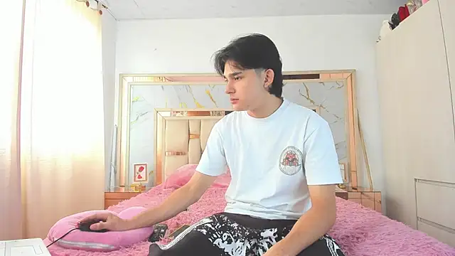 monky 0002 online show from 03/18/26, 05:49