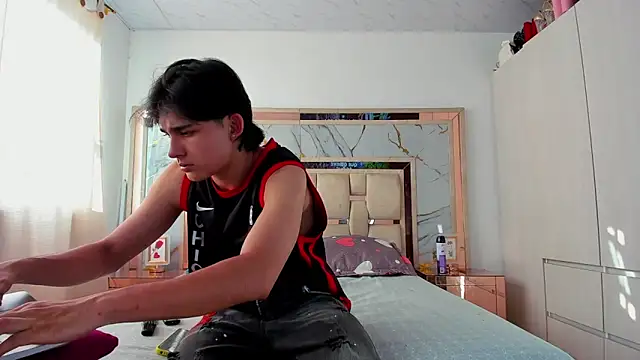 monky 0002 online show from 03/22/26, 09:51