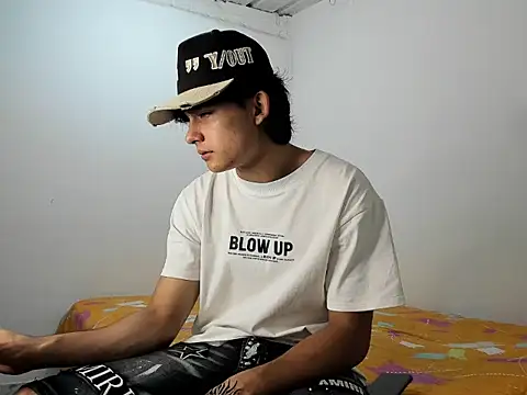 monky 0002 online show from 05/08/26, 03:39