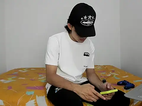 monky 0002 online show from 05/24/26, 08:36