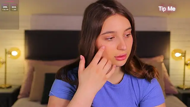 Nicole De Lux online show from 04/09/26, 07:25