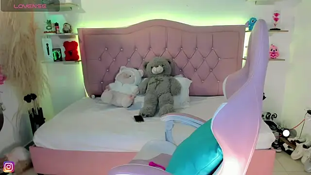 Zoe Luxxe  online show from 03/19/26, 11:09