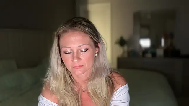 BlondeMilf82 online show from 06/18/26, 07:30