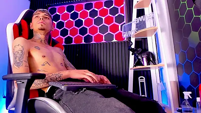 Max Hader  online show from 03/23/26, 03:32