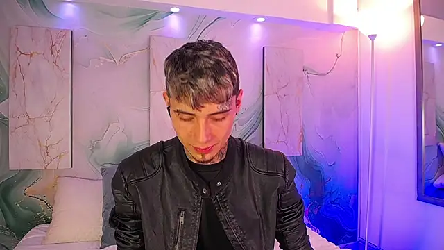 Max Hader  online show from 04/16/26, 03:51