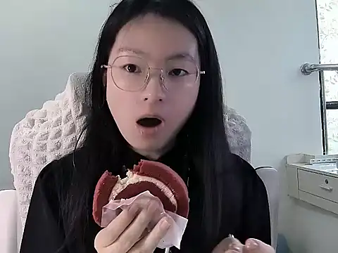 Snapshot of Eeya-36 chatting on 03/19/26, 09:35 Eeya-36 online show from 03/19/26, 09:35