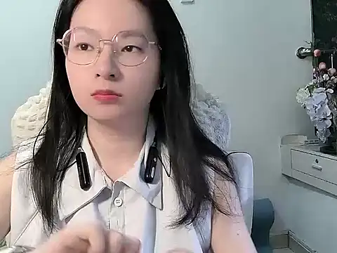 Snapshot of Eeya-36 chatting on 03/26/26, 12:44 Eeya-36 online show from 03/26/26, 12:44