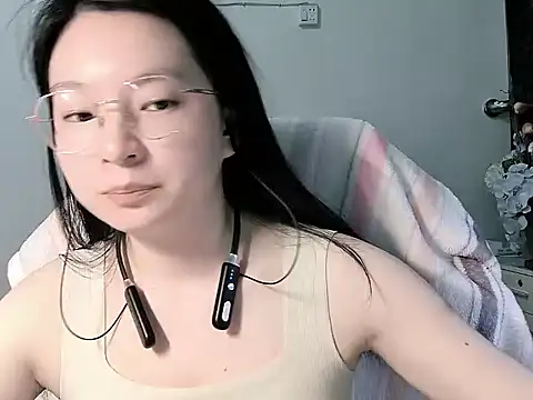 Snapshot of Eeya-36 chatting on 04/09/26, 12:21 Eeya-36 online show from 04/09/26, 12:21