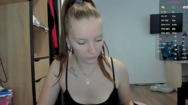 Snapshot of Mary_Blu chatting on 09/29/25, 08:41 Mary Blu online show from 09/29/25, 08:41