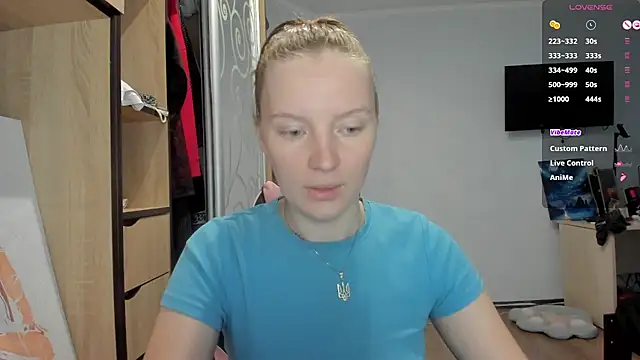 Snapshot of Mary_Blu chatting on 10/02/25, 09:27 Mary Blu online show from 10/02/25, 09:27