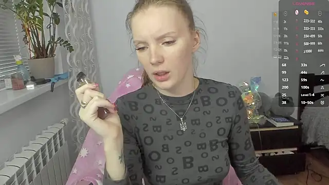 Snapshot of Mary_Blu chatting on 10/27/25, 09:46 Mary Blu online show from 10/27/25, 09:46