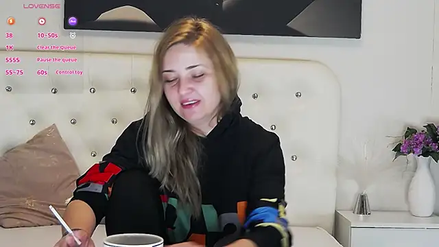 Snapshot of MellanieBliss chatting on 04/03/26, 04:21 MellanieBliss online show from 04/03/26, 04:21