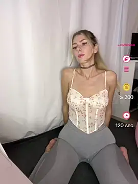 SoniaXOXO online show from 05/05/26, 04:37
