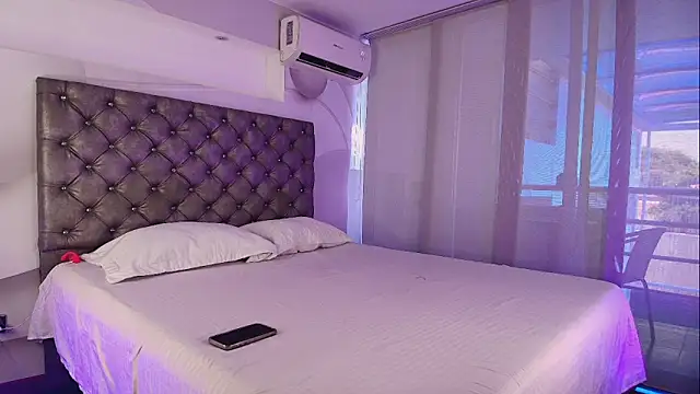 Snapshot of LauriLenix chatting on 03/25/26, 03:51 LauriLenix online show from 03/25/26, 03:51