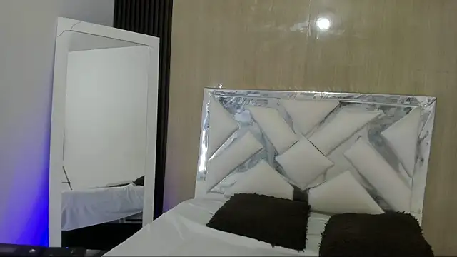 Nina vegas online show from 06/09/26, 01:34