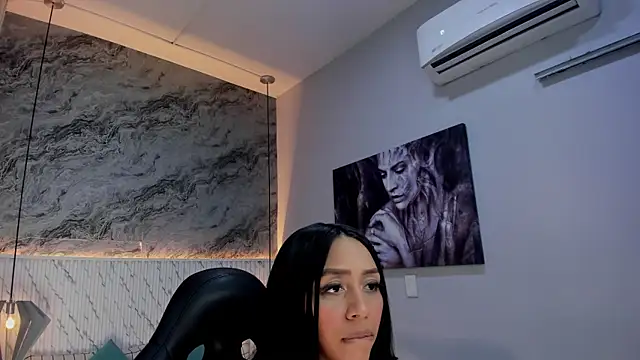 Esmeralda  18 online show from 04/30/26, 07:42