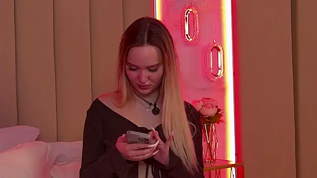 JuliaHotty  online show from 03/14/26, 05:29