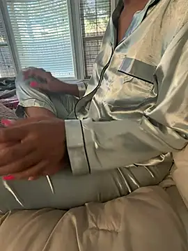 TrustMySoles online show from 04/11/26, 02:54