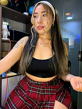 ManuelaVeeleez online show from 03/06/26, 04:42