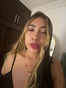 ManuelaVeeleez online show from 04/04/26, 06:11