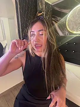ManuelaVeeleez online show from 05/31/26, 03:36