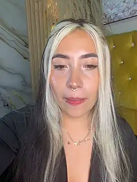 ManuelaVeeleez online show from 06/25/26, 06:29