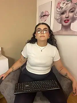 AlmaraRouge online show from 05/11/26, 08:17