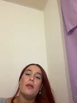 Snapshot of isabella_ferrer99 chatting on 06/25/26, 12:21 isabella ferrer99 online show from 06/25/26, 12:21