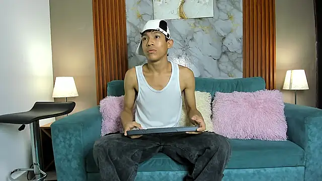 SKINNY BOYXXX online show from 03/05/26, 08:21