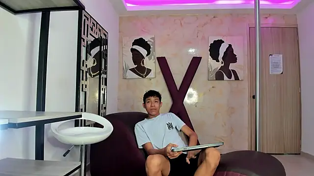 SKINNY BOYXXX online show from 03/25/26, 07:25
