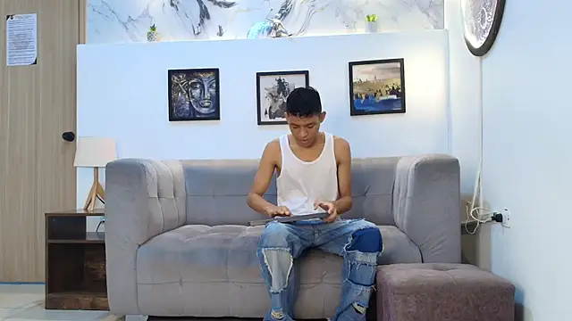 SKINNY BOYXXX online show from 04/07/26, 07:31